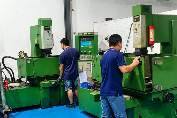 mold manufacturing workshop 13